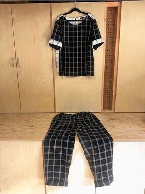 VINCE CAMUTO Black and White Windowpane Short Sleeve Top and matching trousers